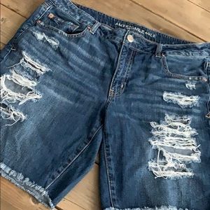 American Eagle destroyed denim shorts 14